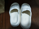 京东京造【软欧包】花瓣拖鞋时尚厚底软弹休闲浴室凉拖鞋女士珍珠白40-41 实拍图