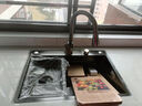 奈田（NTNO）厨房水槽大单槽洗菜盆一体盆304不锈钢加厚5.0压纹耐磨集渣洗碗槽 枪黑集渣大单槽+三挡抽拉龙头 68*46cm【台控下水-加厚5.0】 实拍图