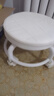 【京喜甄选】椅子万向轮美缝凳子带轮旋转擦地矮凳美甲修脚凳滑轮 儿童凳-米白色款 实拍图
