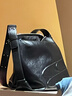 Crying center 哭喊中心 中性风 油蜡黑皮不规则斜跨单肩手提背包斜挎包大容量包上班通勤 黑色 实拍图