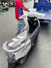 绿源（Luyuan）电动摩托车 【向往的生活推荐】旋风续航73km-6块铅酸电池-1200W电机液压减震29L大容量座桶白 实拍图