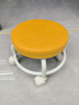 【京喜甄选】椅子万向轮美缝凳子带轮旋转擦地矮凳美甲修脚凳滑轮 儿童凳-橘色款 实拍图