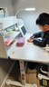 读书郎儿童学习书桌椅套装多功能可升降中小学生桌椅子写字桌家用课桌 加宽桌面+减压坐垫+手摇升降蓝 实拍图
