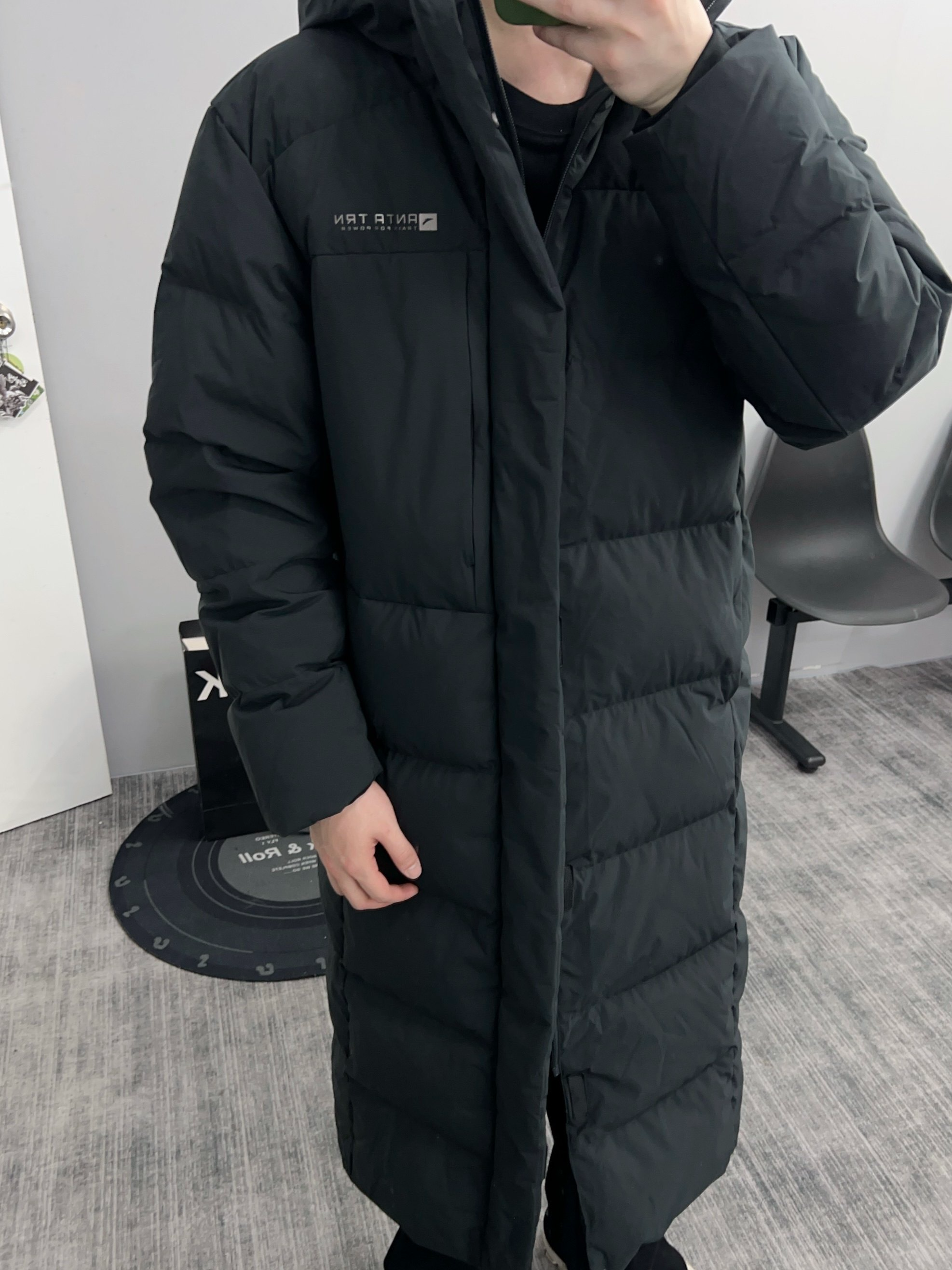安踏（ANTA）六度芯羽绒服丨面包羽绒服男女冬季长款过膝连帽外套防泼水棉服 【反季打折-限量清仓】基础黑7905-3 75%绒子含量 4XL (195) 建议200-220斤 实拍图