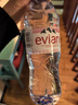 依云（evian）法国原装进口天然矿泉水500mlx24瓶(软瓶)饮用水新老包装随机发货 实拍图