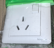 施耐德电气 开关插座面板 16A三孔大功率空调插座带开关 睿意系列 白色 实拍图