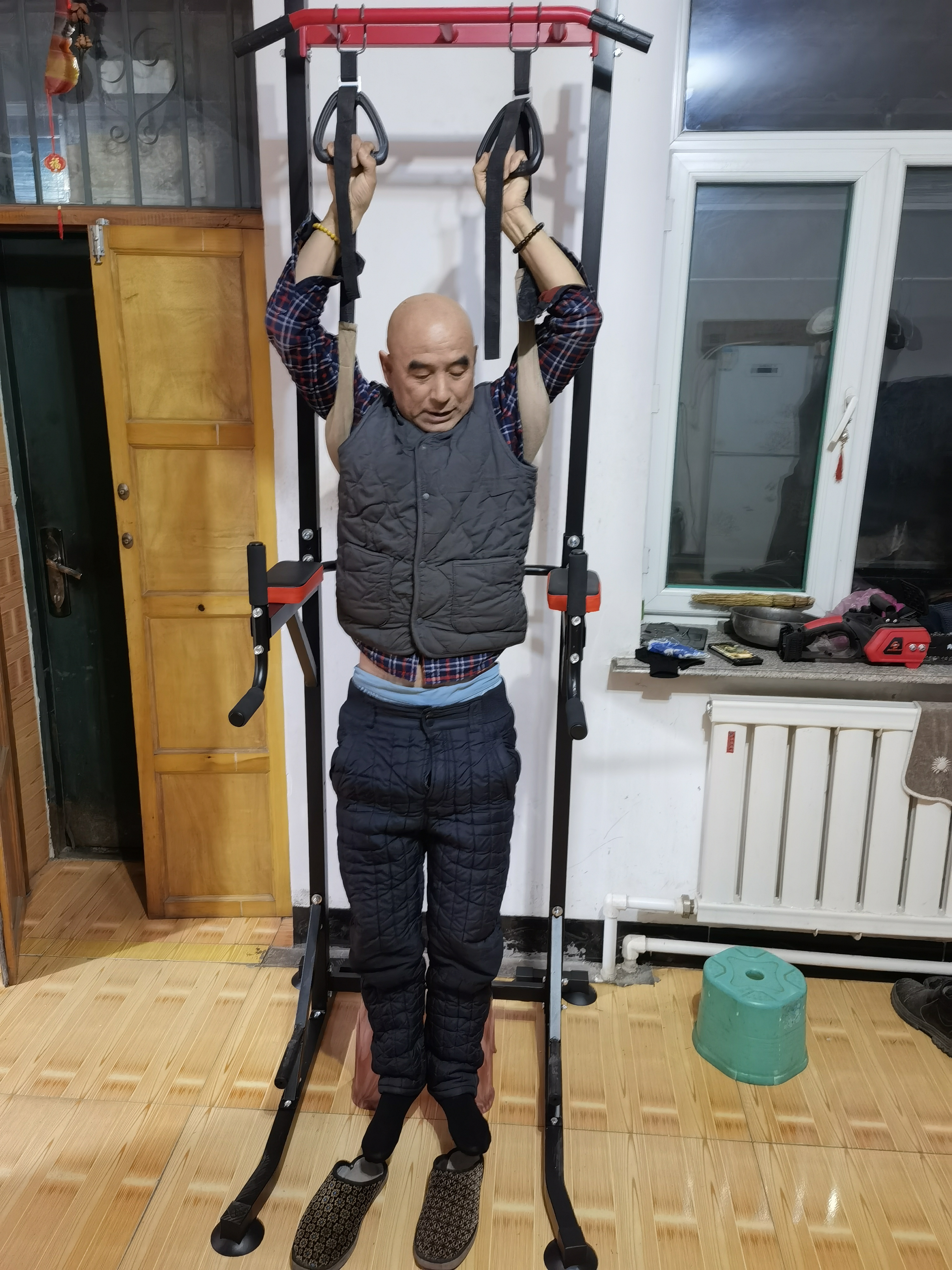 羽豪 单杠家用引体向上器卧推多功能室内成人运动健身器材综合训练器 鼎配款/145-215cm/双T底+牵引带 实拍图