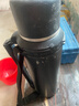 苏泊尔（SUPOR）保温壶大容量不锈钢72小时暖水壶热水瓶户外旅行壶便携车载杯子 儒雅黑2.5L约5斤水【304不锈钢+背带】 实拍图