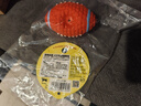 宜特（EETOYS）小号乳胶橄榄球狗狗玩具趣味发声洁齿球乳胶球宠物狗玩具 实拍图