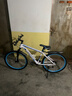 美昱 自行车山地车男女成人学生变速越野赛车通勤车公路单车 彩圈-豪华版白蓝辐条轮 26寸21速(建议身高155-180cm) 实拍图