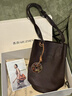 裘真新年礼物 慵懒遇水桶包女腋下单肩包复古通勤包头层植鞣牛皮包包 咖啡色-小号 实拍图