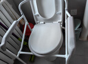 鱼跃（Yuwell）老人坐便椅坐厕椅孕妇老人洗澡椅可折叠座浴椅防滑马桶椅 H029B 实拍图