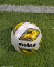 摩腾 molten足球4号 F4A3200-WY青少年 5-7人制PU防沙气咀通用足球 实拍图