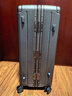 京东京造无界铝框26英寸行李箱男女 旅行箱密码箱大容量皮箱学生 石墨灰 实拍图