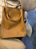 裘真新年礼物 008水桶包女斜挎通勤大容量真皮复古小众植鞣牛皮包包 大象灰-小号 实拍图