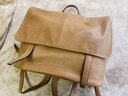裘真【宋佳同款】植鞣羊皮信使双肩包大容量上班通勤休闲背包新款 大象灰-大号 实拍图