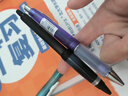 百乐（PILOT）DR.GRIP健握黑色中性笔按动0.5签字笔刷题考试专用笔顺滑速干笔办公用笔 金属蓝/黑（卡式包装盒） 实拍图