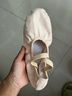 艾舞戈舞蹈鞋女儿童免系带专业软底鞋芭蕾舞表演练功鞋 肉色-免系带34 实拍图