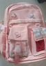 凯奇猫（KAIQIMAO）小学生书包女孩1-3-4-6年级初中生儿童双肩包女超轻便减负防泼水 大号粉色(琳娜贝儿+3张装饰卡 ） 实拍图