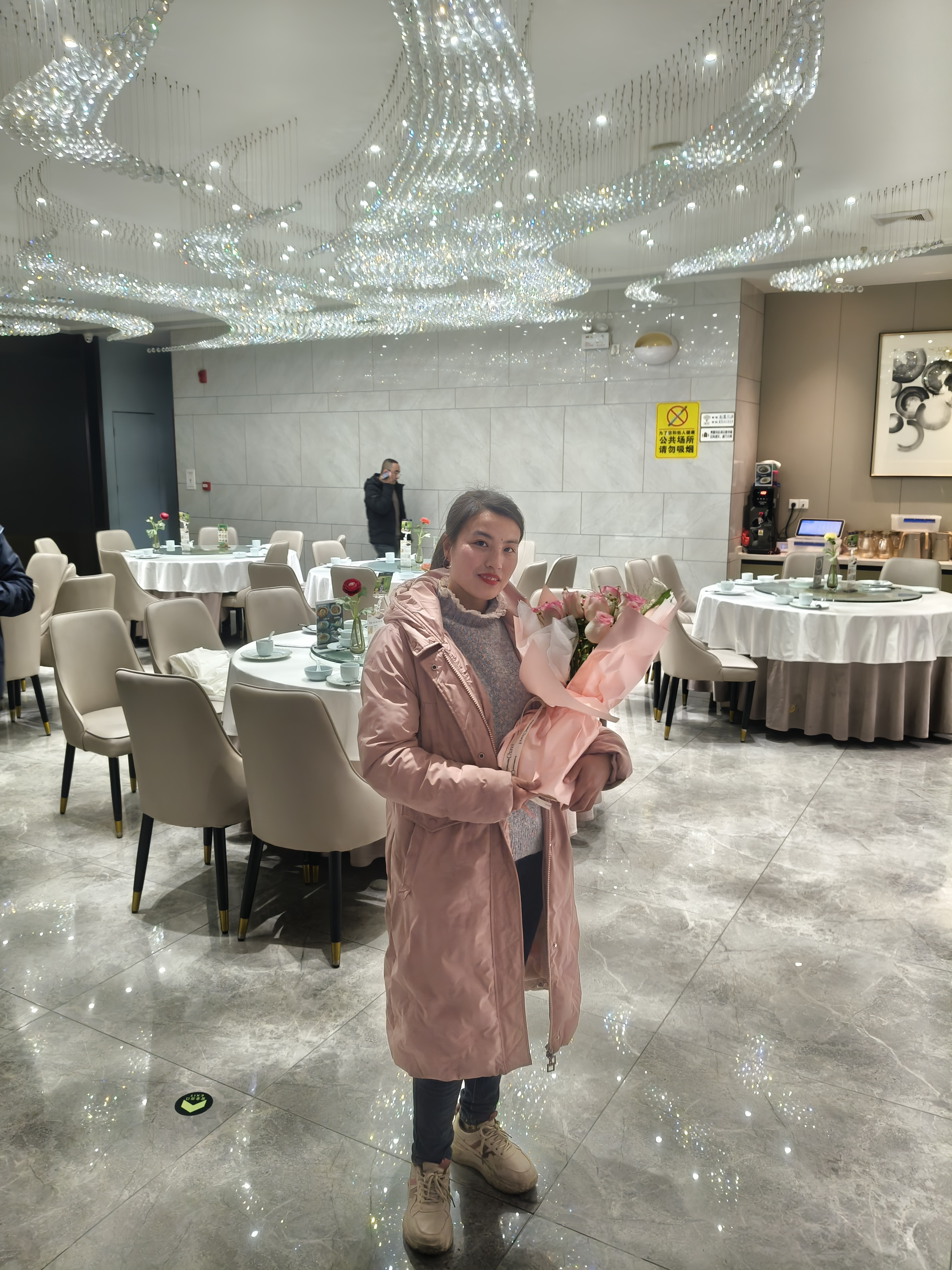 艾斯维娜鲜花速递11朵玫瑰花束送女友生日礼物全国同城配送 19朵艾莎玫瑰花束 实拍图