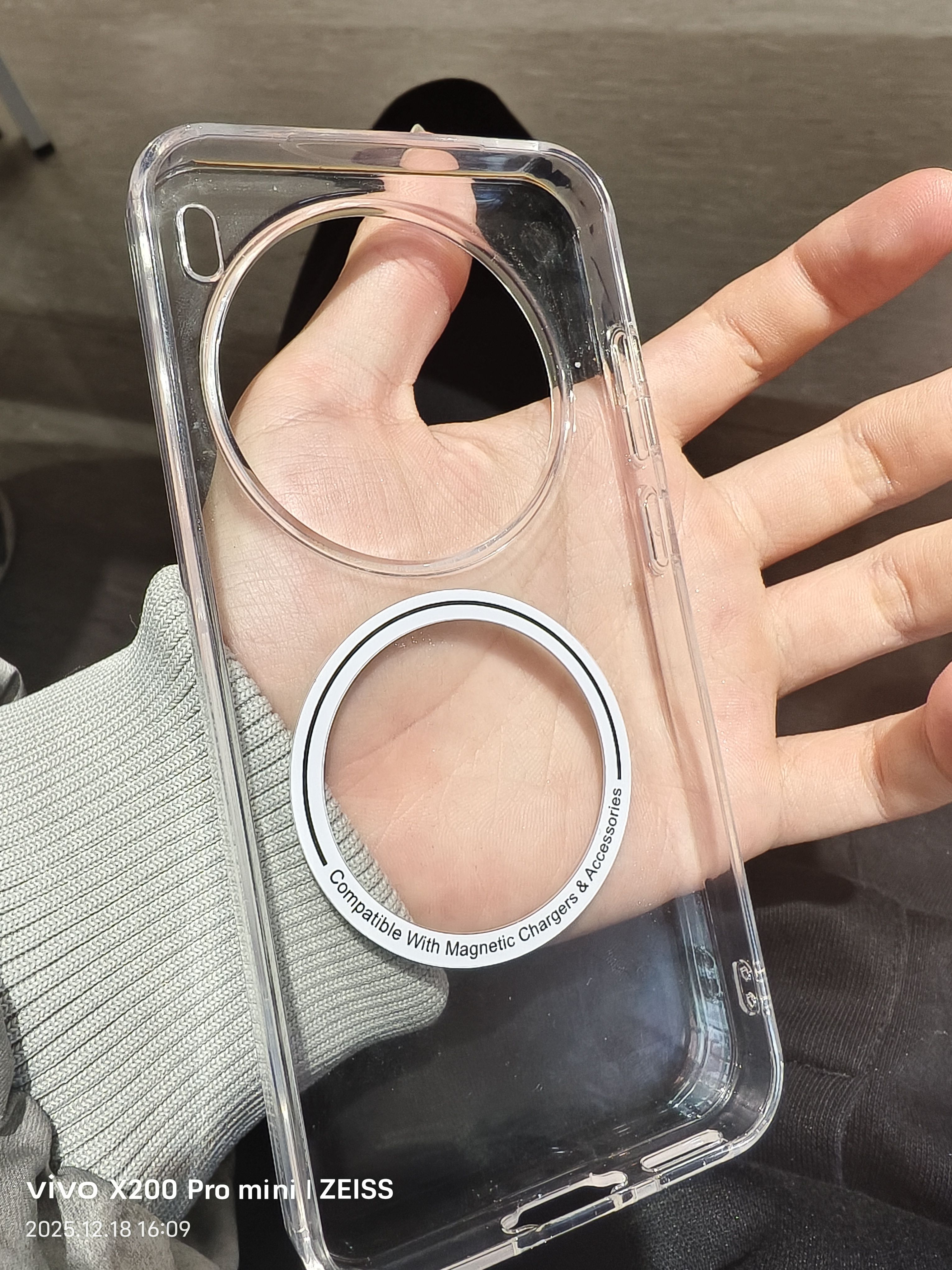 猩球卫士高级感透明保护壳适用vivo X200Promini磁吸手机壳全包软边晶透防摔硅胶套简约时尚外壳可挂绳链 实拍图