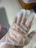 京东京造 一次性手套 食品级加厚PE手套 龙虾烧烤露营家用餐饮【50只】 实拍图