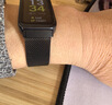 毕亚兹适用华为手环8表带 华为手环9表带10/9/8代通用NFC版运动手环米兰尼斯金属磁吸手环腕带BD61-黑 实拍图