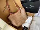 蔻驰（COACH）【礼物】经典标志DAY 暗扣托特包单肩包大容量复古斜挎包冬季女包 B4/棕黄色 焦糖色（新版） 实拍图