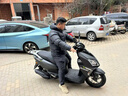 铃木轻骑铃木UY125踏板车超级芯LED大灯液晶仪表全新摩托车SUZUKI 铃木UY125/极地灰/LED大灯 实拍图