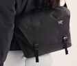 ARC'TERYX始祖鸟 GRANVILLE 10 COURIER BAG 男女同款 单肩包 BLACK/黑色 均码 实拍图