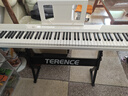 特伦斯（Terence）电钢琴88键折叠电子钢琴儿童初学者考级成人家用钢琴V50便携钢琴 时尚白SE 官方标配+可升降琴架 实拍图