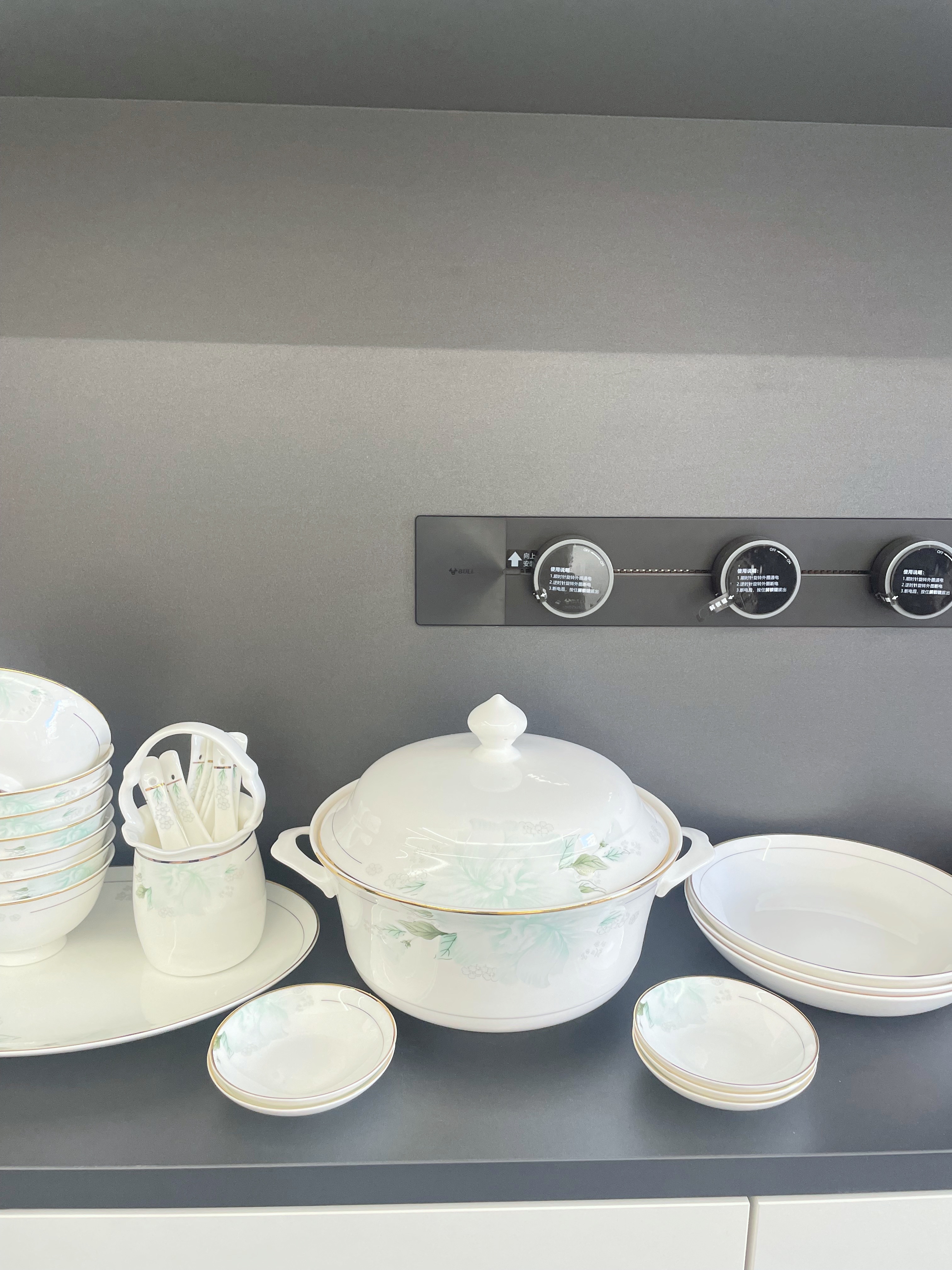 以辰景德镇新款碗碟套装家用高颜值骨瓷陶瓷餐具套装碗盘筷乔迁送礼 圆形实用配富贵煲 58件套 实拍图
