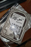 西部数据（WD）8TB 企业级机械硬盘DC HA340 SATA 7200转256MB CMR垂直 服务器硬盘 3.5英寸WUS721208BLE6L4 实拍图