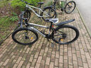 金武端自行车成人山地车公路赛车单车骑行变速超轻越野中学生初中青少年 顶配版-辐条轮-黑白色 27.5寸24速 实拍图