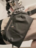 探索星空阿波罗x1磁吸扣斜挎包男士单肩包骑行背包机能邮差电脑包 升级版-黑色中号(USB接口) 实拍图
