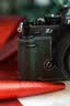 VUEFOTO适用于Nikon ZF真皮保护套尼康ZF手柄保护套相机包皮套底座壳纯手工缝制头层牛皮背带斜挎肩带配件 ZF复古绿手柄真皮保护套 实拍图