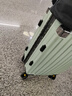 欧遥高颜值铝框行李箱可坐人男女学生潮流大容量拉杆箱加厚密码旅行箱 薄荷绿【铆钉加固铝合金款】 20英寸 【飞机免托运，登机箱】 实拍图