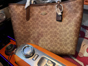 蔻驰（COACH）奥莱女士夏季女包经典标志CITY托特包手提包city33 IM/棕黄色/棕色 实拍图