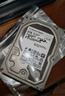 西部数据（WD）8TB 企业级机械硬盘DC HA340 SATA 7200转256MB CMR垂直 服务器硬盘 3.5英寸WUS721208BLE6L4 实拍图