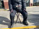 HOEA德国老人拐杖凳拐杖座椅神器老年人拐棍折叠带凳子可坐带椅子 暖咖色人体工学手把（内置灯、带脚垫、座套）-04 实拍图