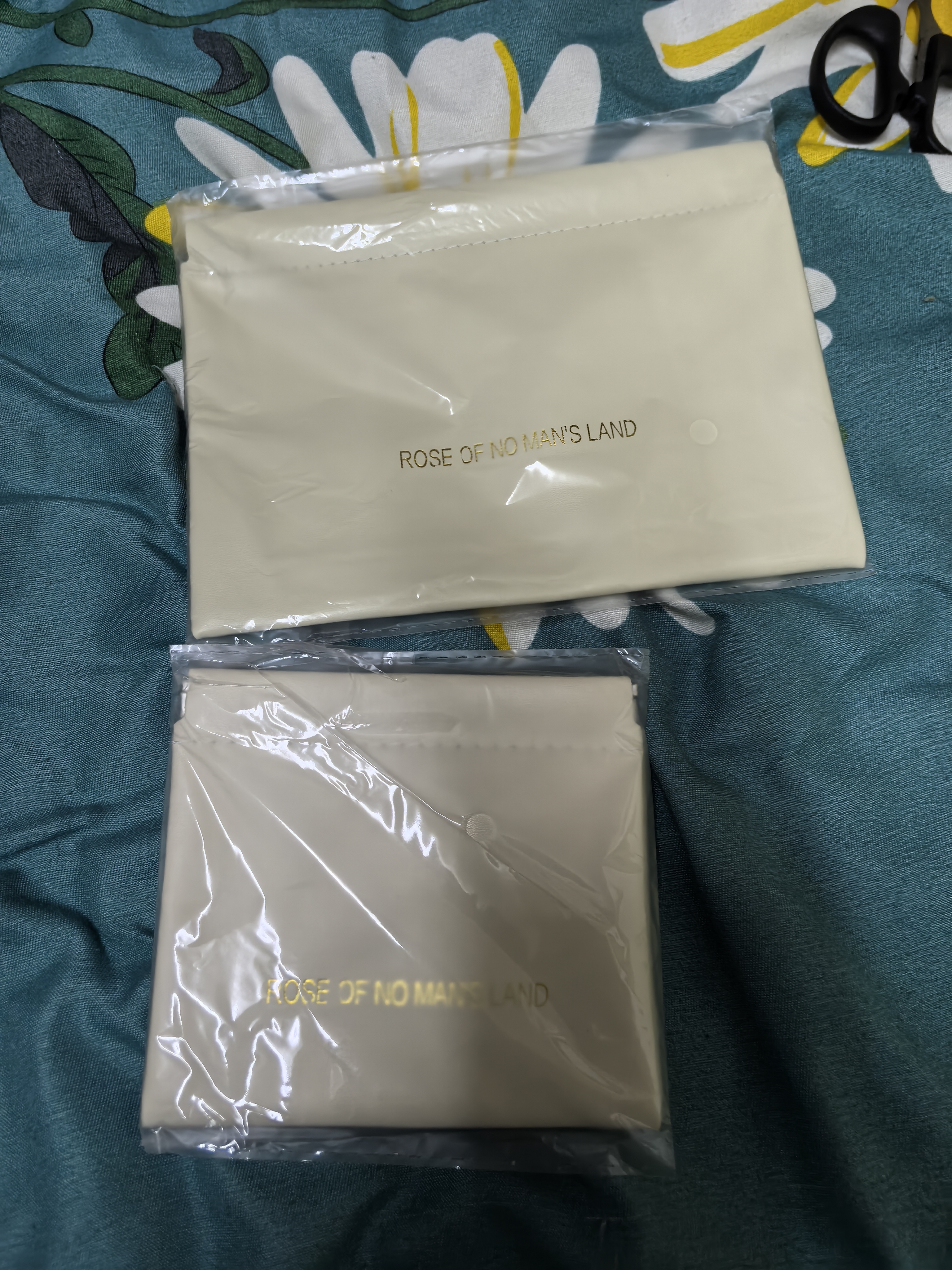 数据线手机收纳包自动闭合便携弹片包口红包大容量通用收纳包钱袋学生保护套 白色-小号 实拍图