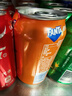 可口可乐（Coca-Cola）芬达Fanta 橙味汽水摩登罐碳酸饮料330ml*24罐 包装随机发 实拍图