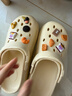 名创优品（MINISO）洞洞鞋男女夏季外穿凉鞋防滑厚底踩屎感包头凉拖鞋 卡其+趣味零食 实拍图