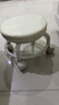 【京喜甄选】椅子万向轮美缝凳子带轮旋转擦地矮凳美甲修脚凳滑轮 儿童凳-米白色款 实拍图
