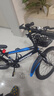 百士盾儿童自行车山地单车6-16岁以上学生减震双碟刹越野中小男女孩赛车 旗舰版单速【辐条轮】黑蓝色 22寸丨适身高135-155丨 实拍图