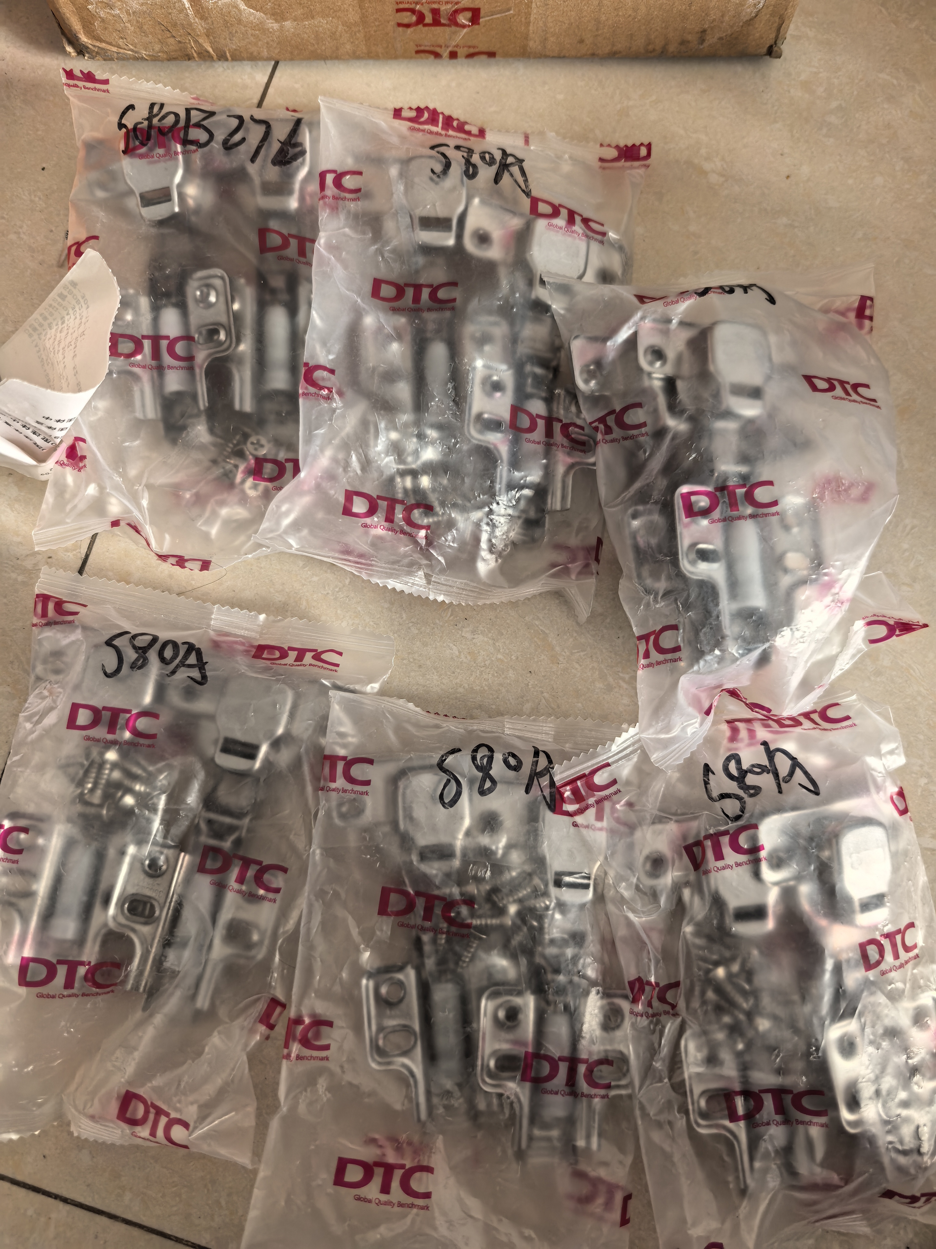 DTC东泰铰链C81快装大角度160度任意扣可调速阻尼缓冲橱柜门合页 160°铰（转角柜/联动/对开门） 中弯（半盖）-1只 实拍图