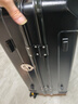 双星（doublestar）行李箱拉杆箱男次日达可登机箱大容量学生铝框密码箱旅行箱皮箱子 尊贵黑【加厚铝框可坐可踩】 28英寸  长途出行-加厚箱体 实拍图