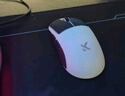 迈从（MCHOSE）A7 V2轻量化无线鼠标全能旗舰磁吸无线充游戏电竞办公神鼠三模连接PAW3950/3395人体工学 A7 V2 Ultra+ 白色（磁吸无线充） 实拍图
