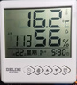德力西电气（DELIXI ELECTRIC）家用室内温度计带笑脸婴儿房闹钟计时电子数显温湿度计温度表 【方块按键款】&（特价热卖中） 实拍图