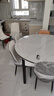 奥利克丝 亮光岩板餐桌椅组合 现代简约实木餐桌可伸缩折叠圆桌吃饭桌子 亮光雪山白-黑白框架轻奢皮椅款 1.35米 一桌六椅【12MM加厚岩板】 实拍图